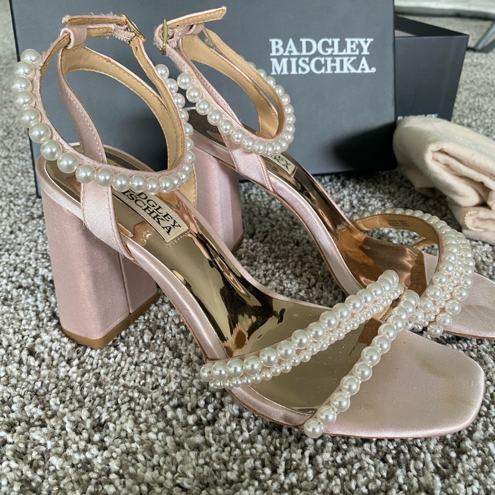 Badgley Mischka Feisty Pearl Block Heel - Blush